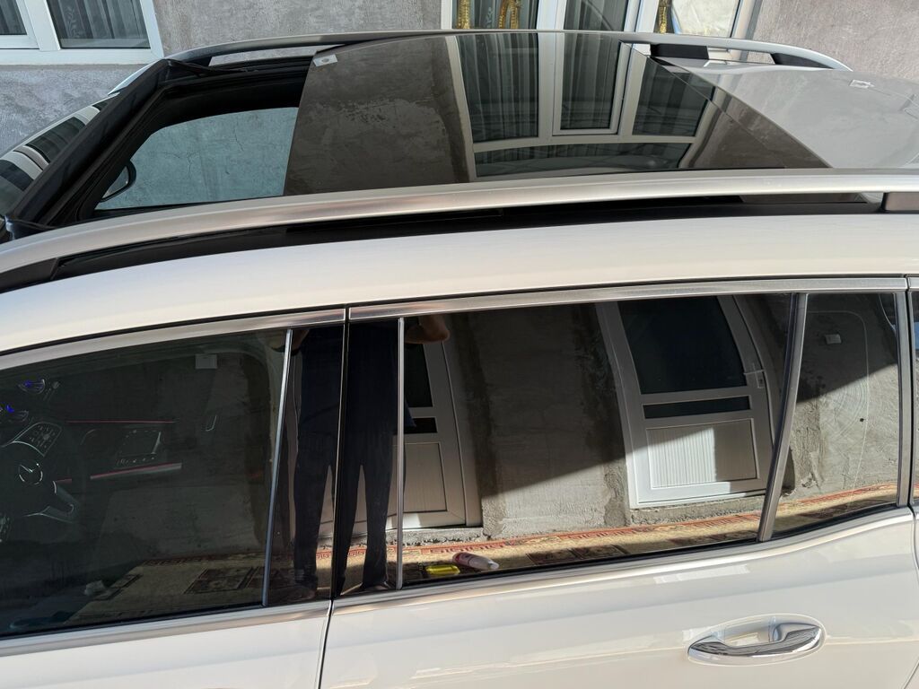 Mercedes-Benz EQB: 2022 г., Автомат, Электромобиль, Кроссовер: фото 8
