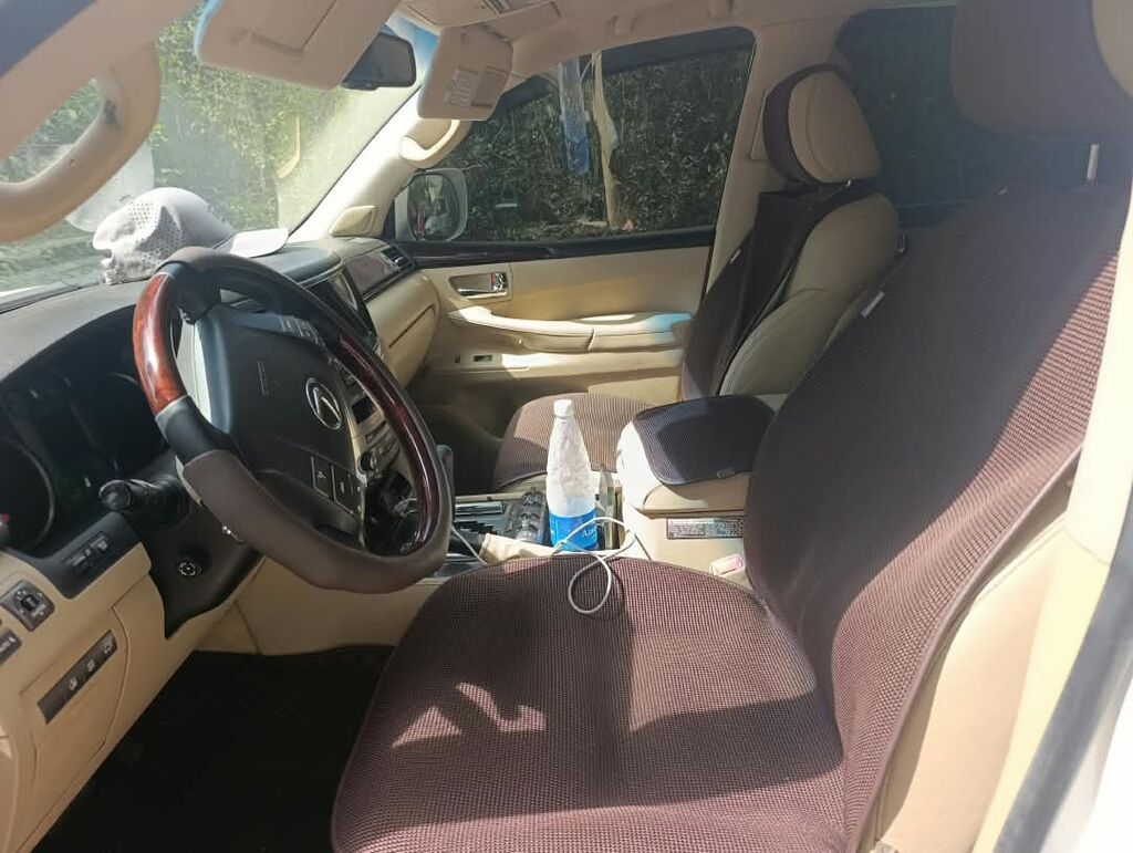 Lexus LX: 2009 г., 5.7 л, Автомат, Бензин, Внедорожник: фото 4