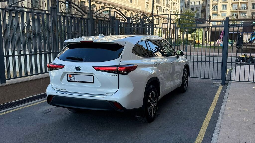 Toyota Highlander: 2022 г., 2.5 л, Вариатор, Гибрид, Кроссовер: фото 5