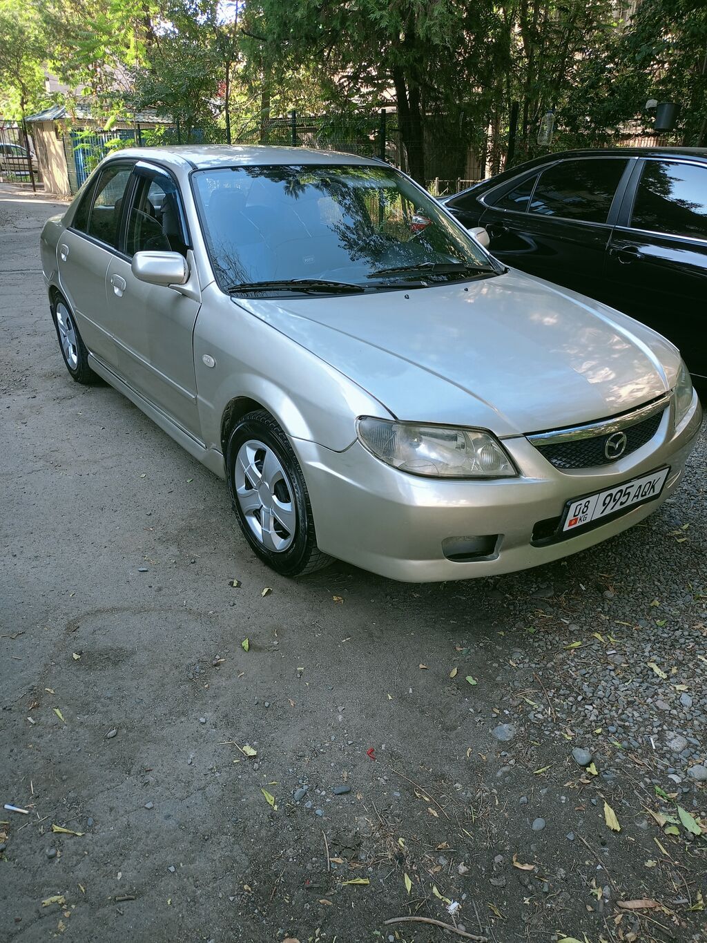 Mazda 323: 2002 г., 1.6 л, Механика, Бензин, Седан: фото 2
