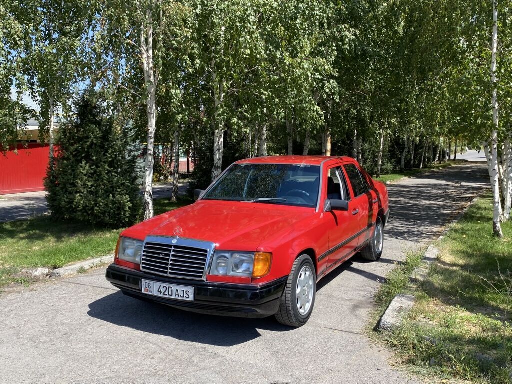 Mercedes-Benz W124: 1988 г., 2.3 л, Механика, Бензин, Седан: фото 2