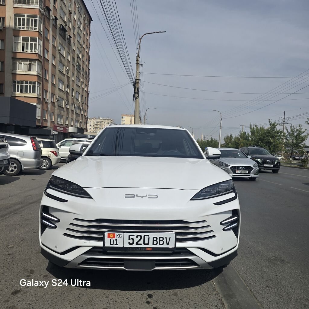BYD Song Plus: 2023 г., Гибрид, Кроссовер: фото 1