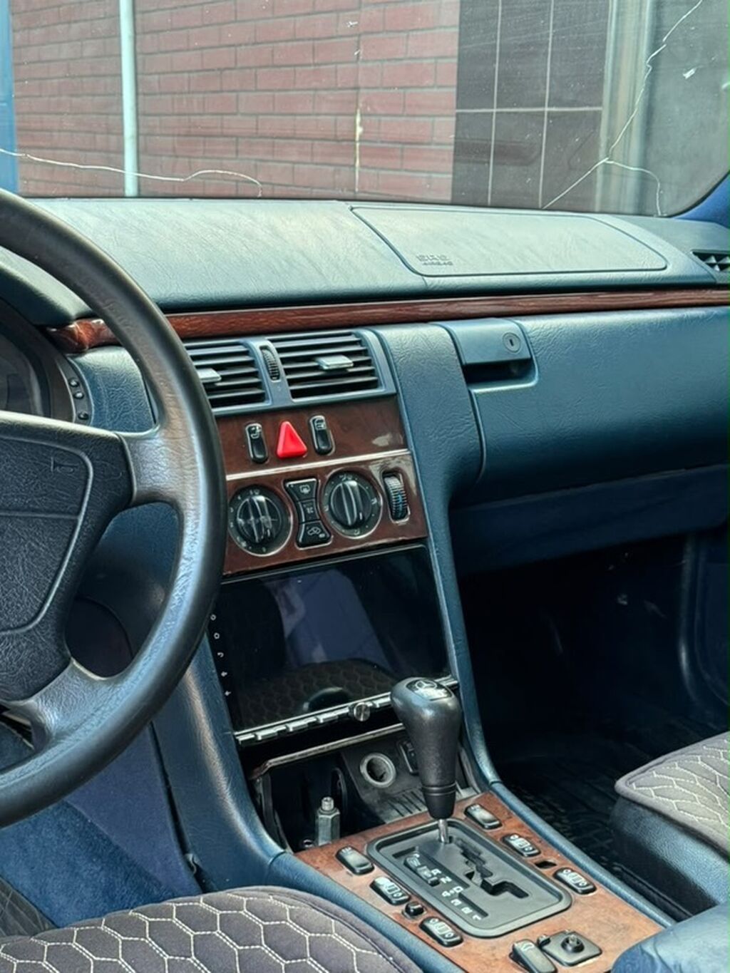 Mercedes-Benz E-Class: 1997 г., 3.2 л, Автомат, Газ, Седан: фото 7