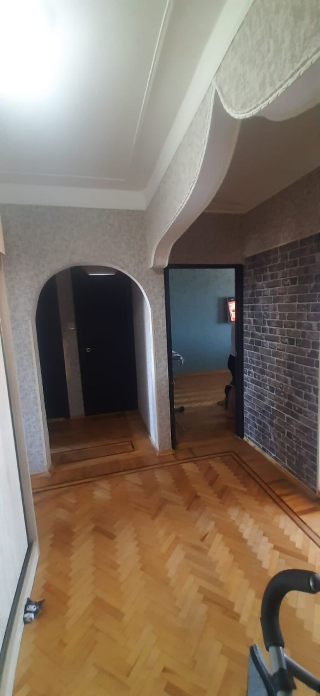 Bakı, Bakıxanov qəs., 3 otaqlı, Köhnə tikili, m. Neftçilər, 80 kv. m