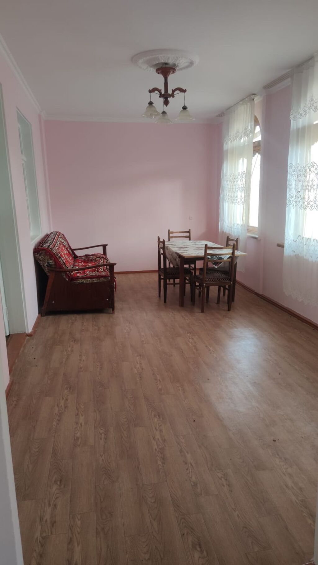 Satılır: Göy göl rayonun Yeni Zod kəndi E.Hacıyev küçəsi ev.68 A