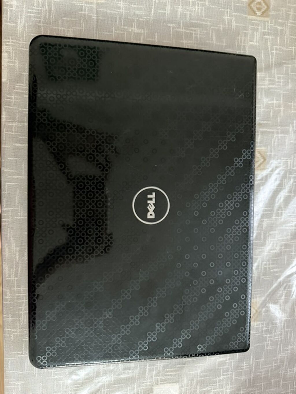 Dell Inspiron noutbuk - Model: Dell Inspiron (seriya loqosu üst