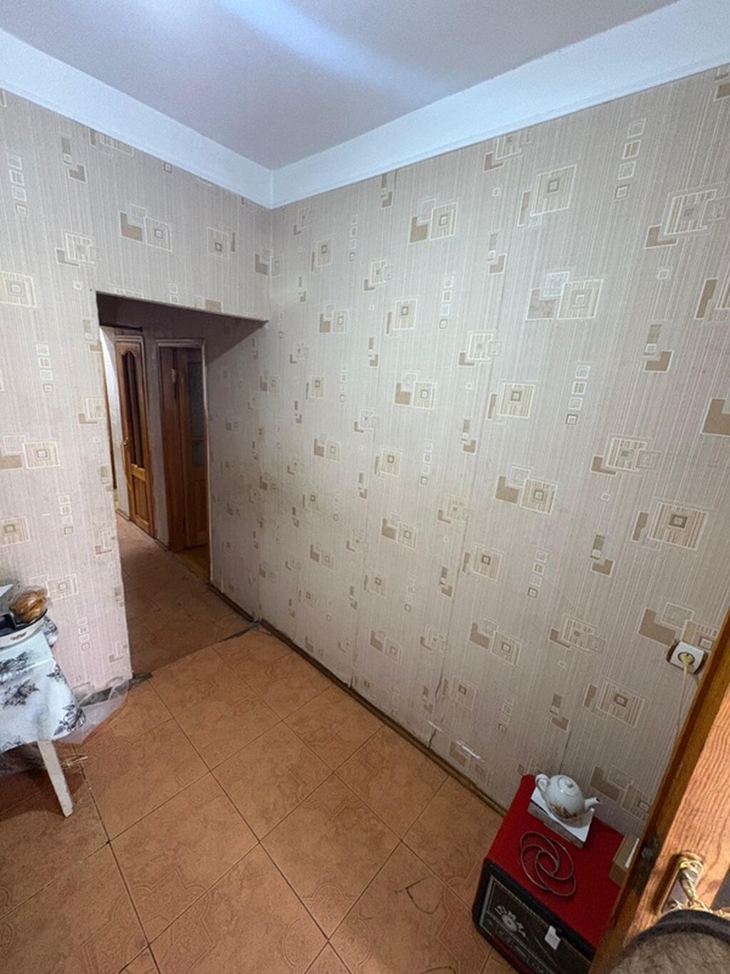 Bakı, 8-ci kilometr, 3 otaqlı, Köhnə tikili, m. Xalqlar Dostluğu, 80 kv. m