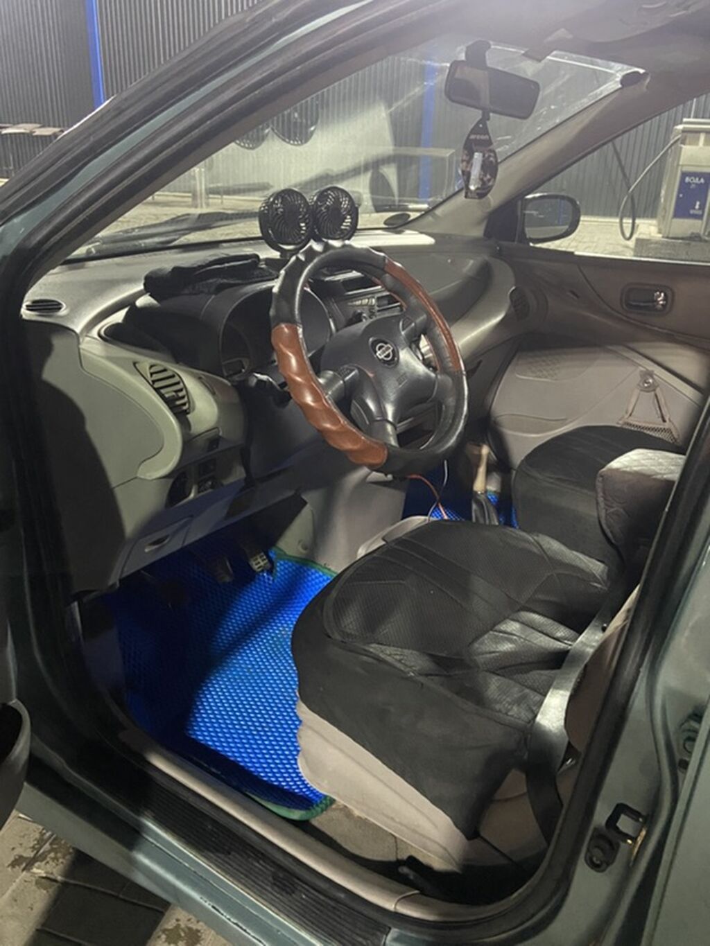 Nissan Almera Tino: 2001 г., 1.8 л, Механика, Газ, Минивэн: фото 5