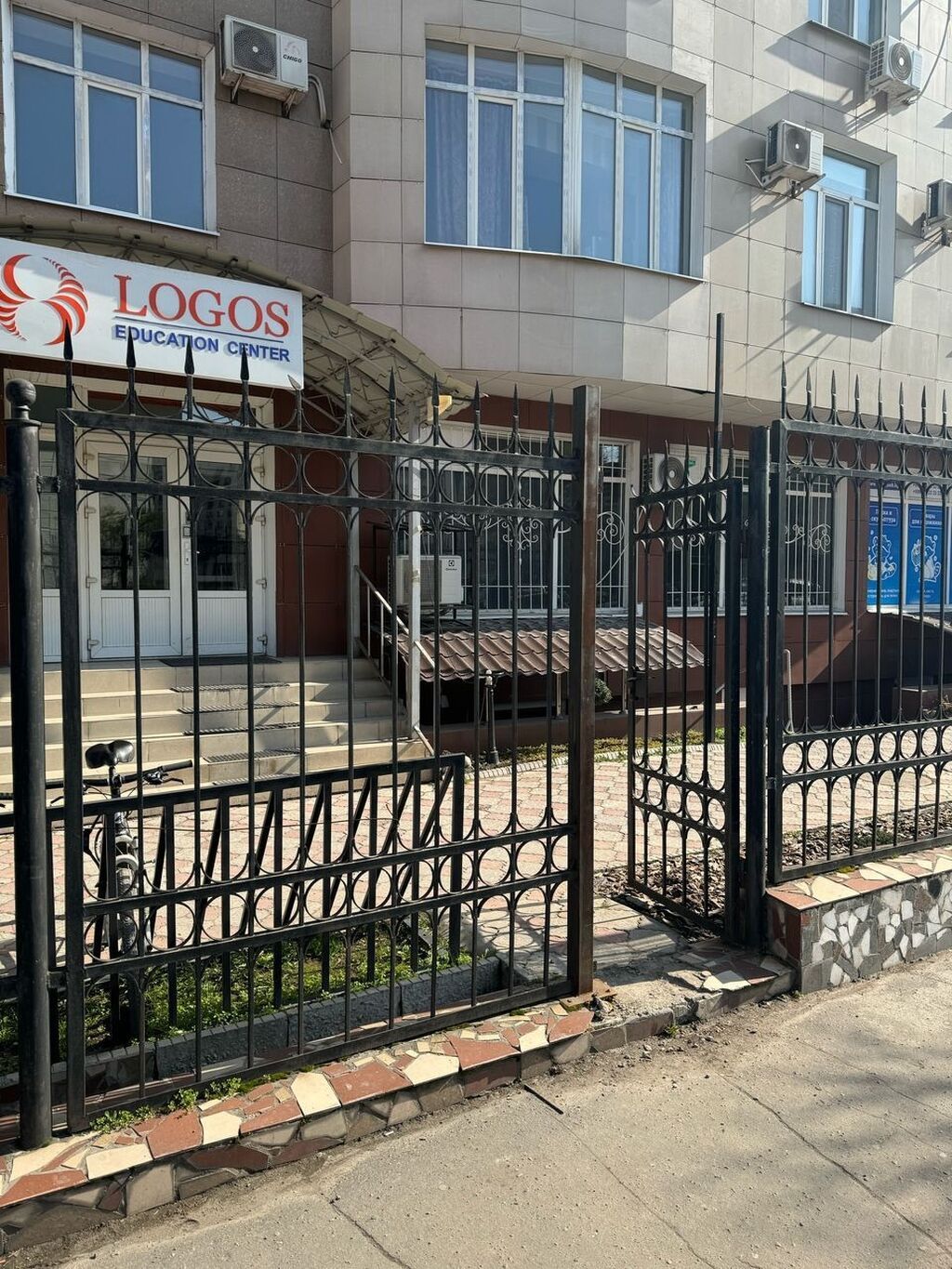 Аренда офисов, 200 м², В жилом комплексе, С отдельным входом, С отдельным сан узлом: фото 1