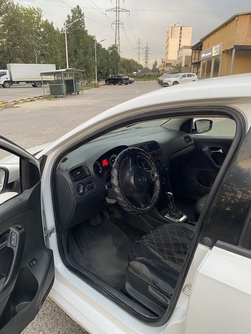 Volkswagen Polo: 2014 г., 1.6 л, Автомат, Бензин, Седан: фото 6