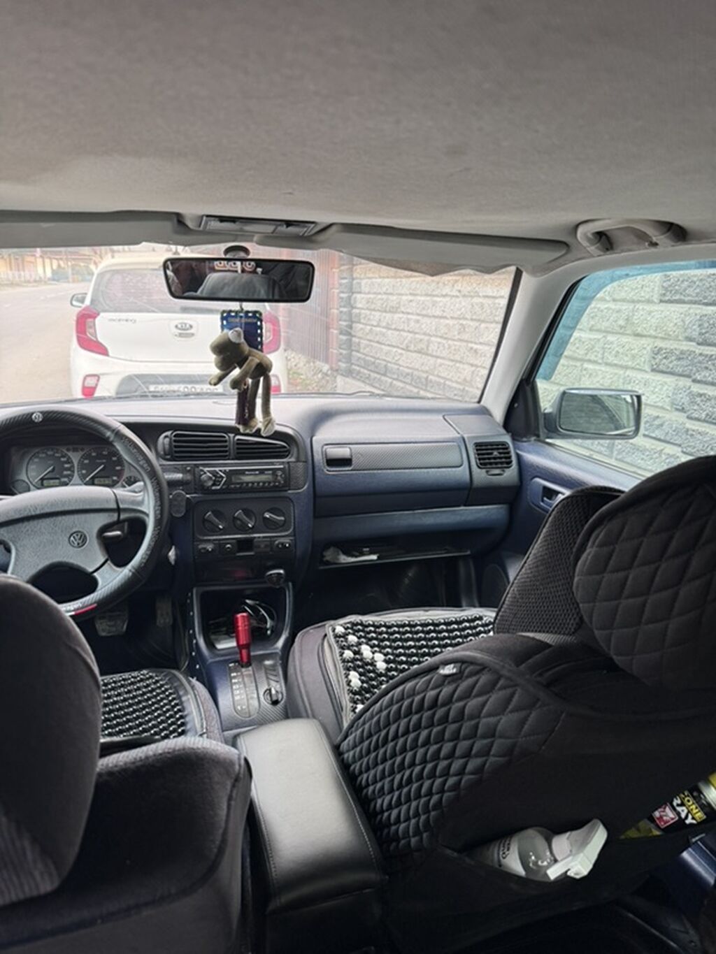 Volkswagen Vento 1992 г., 1.8 л, механика: фото 5