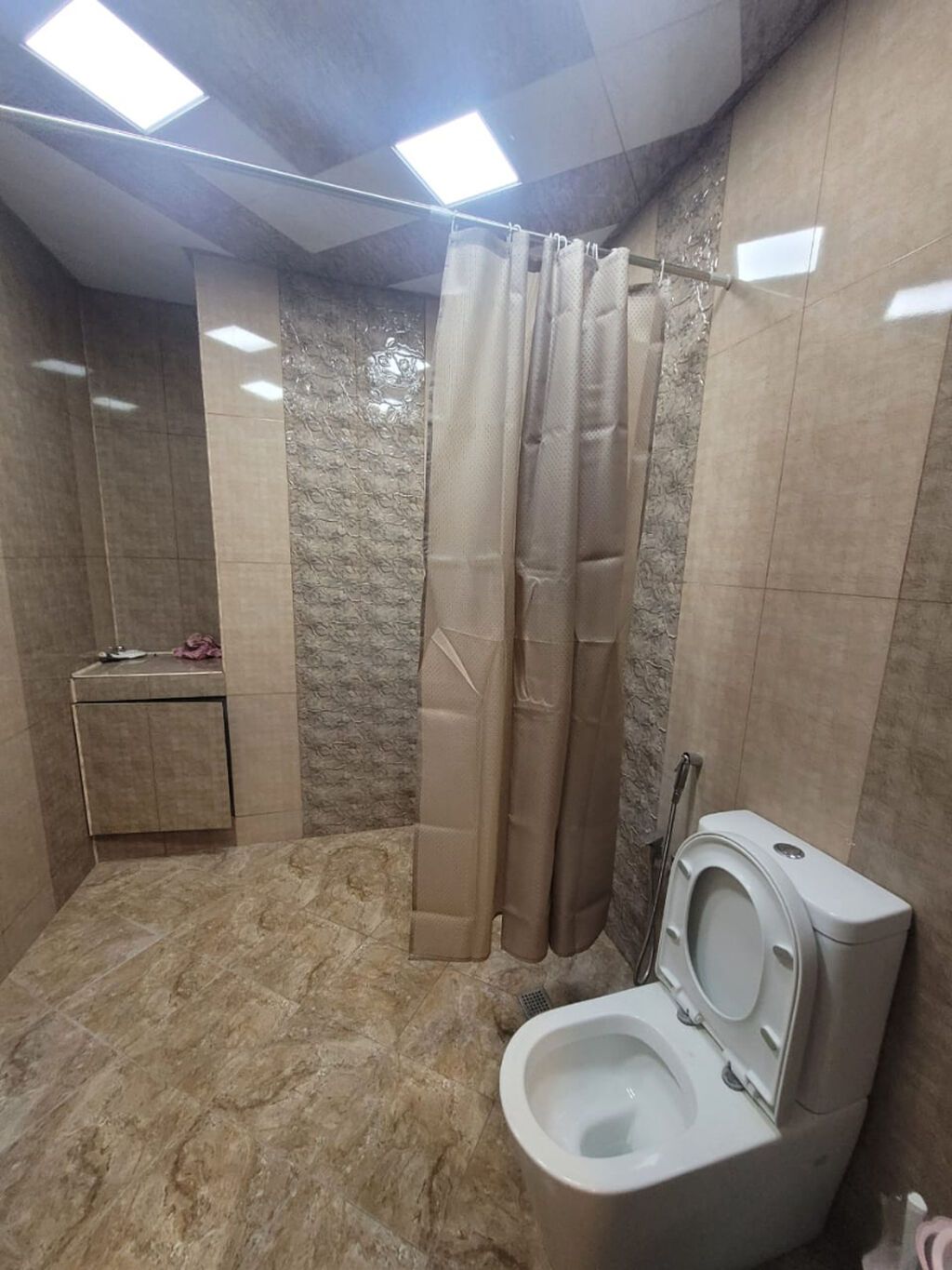 Nizami rayonu, Qara Qarayev metrosunun yaxını, Xarı Bülbül