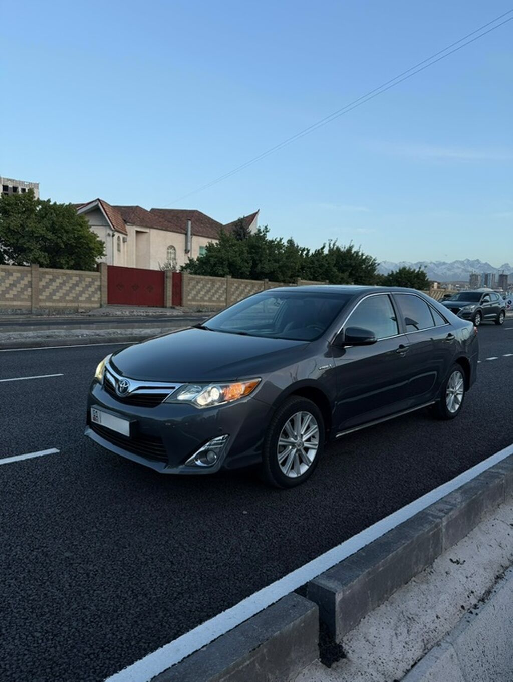 Toyota Camry: 2012 г., 2.5 л, Вариатор, Гибрид, Седан: фото 1