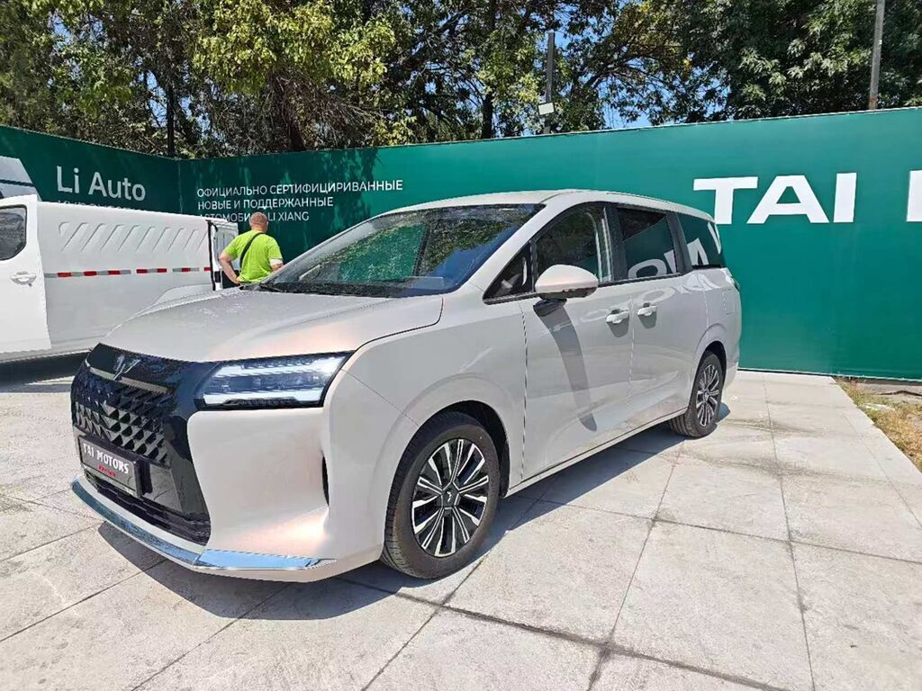 Wuling Startlight 730 PHEV— семейный 7‑местный минивэн с современным: фото 3