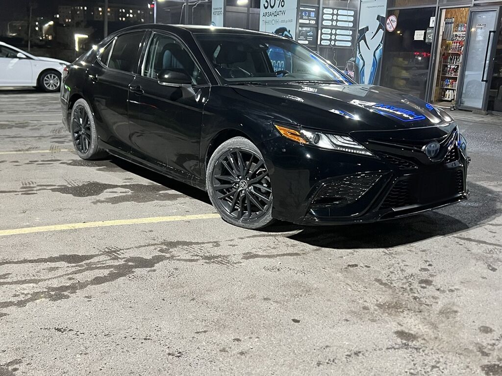 Toyota Camry: 2020 г., Гибрид, Седан: фото 2