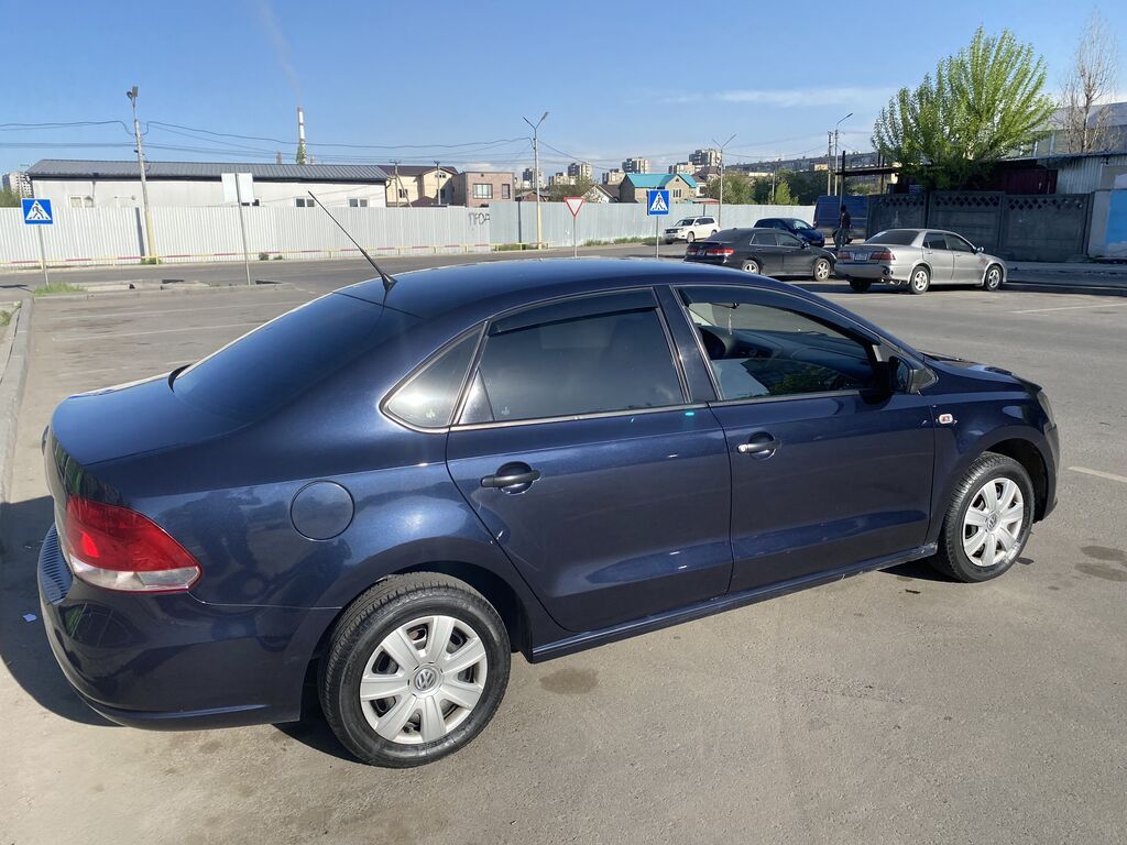 Volkswagen Polo: 2010 г., 1.6 л, Механика, Бензин, Седан: фото 7