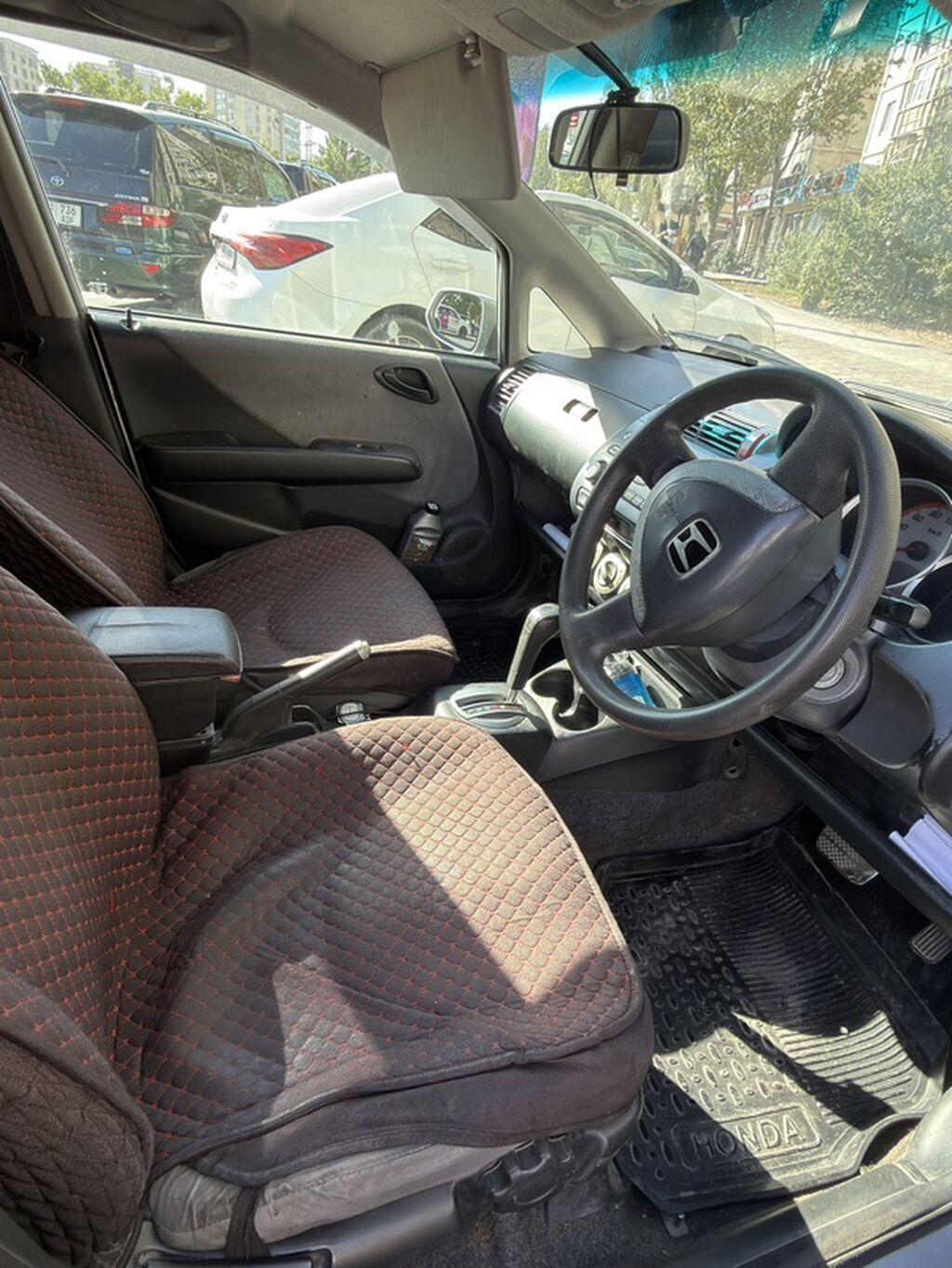 Honda Fit: 2002 г., 1.3 л, Автомат, Хэтчбэк: фото 5