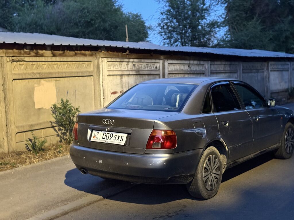 Audi A4: 1996 г., 1.8 л, Автомат, Бензин, Седан: фото 4