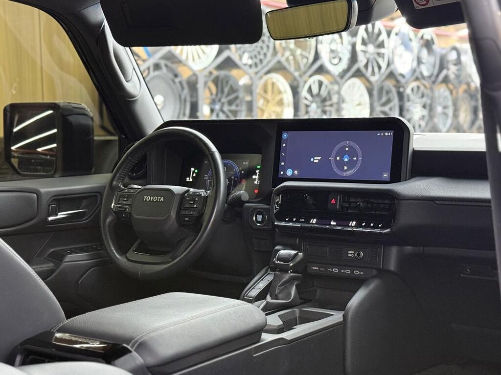Toyota Land Cruiser Prado: 2024 г., Автомат, Бензин: фото 3