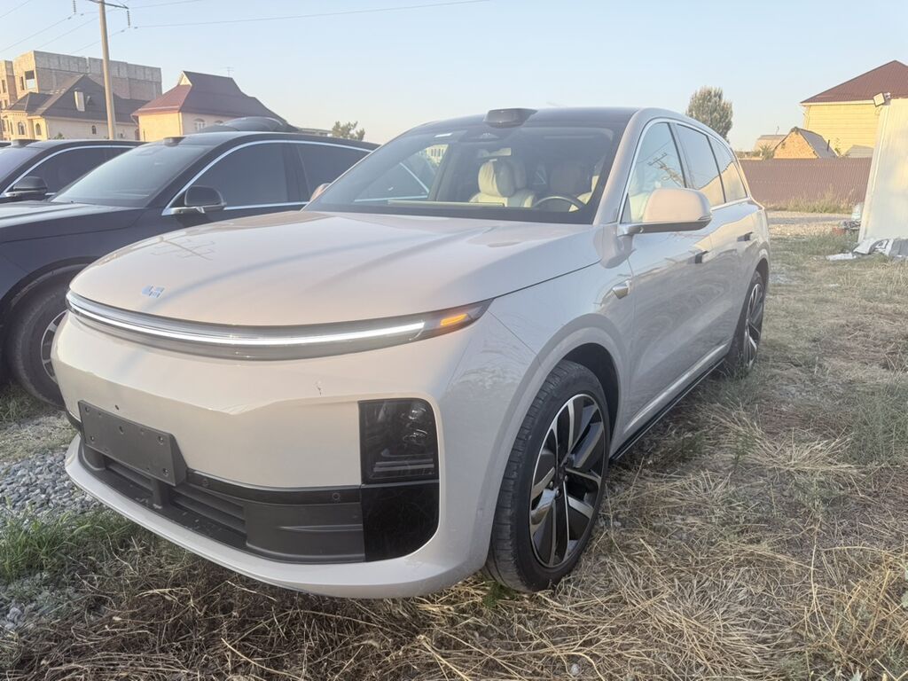 Lixiang L6: 2024 г., 1.5 л, Автомат, Гибрид, Внедорожник: фото 2