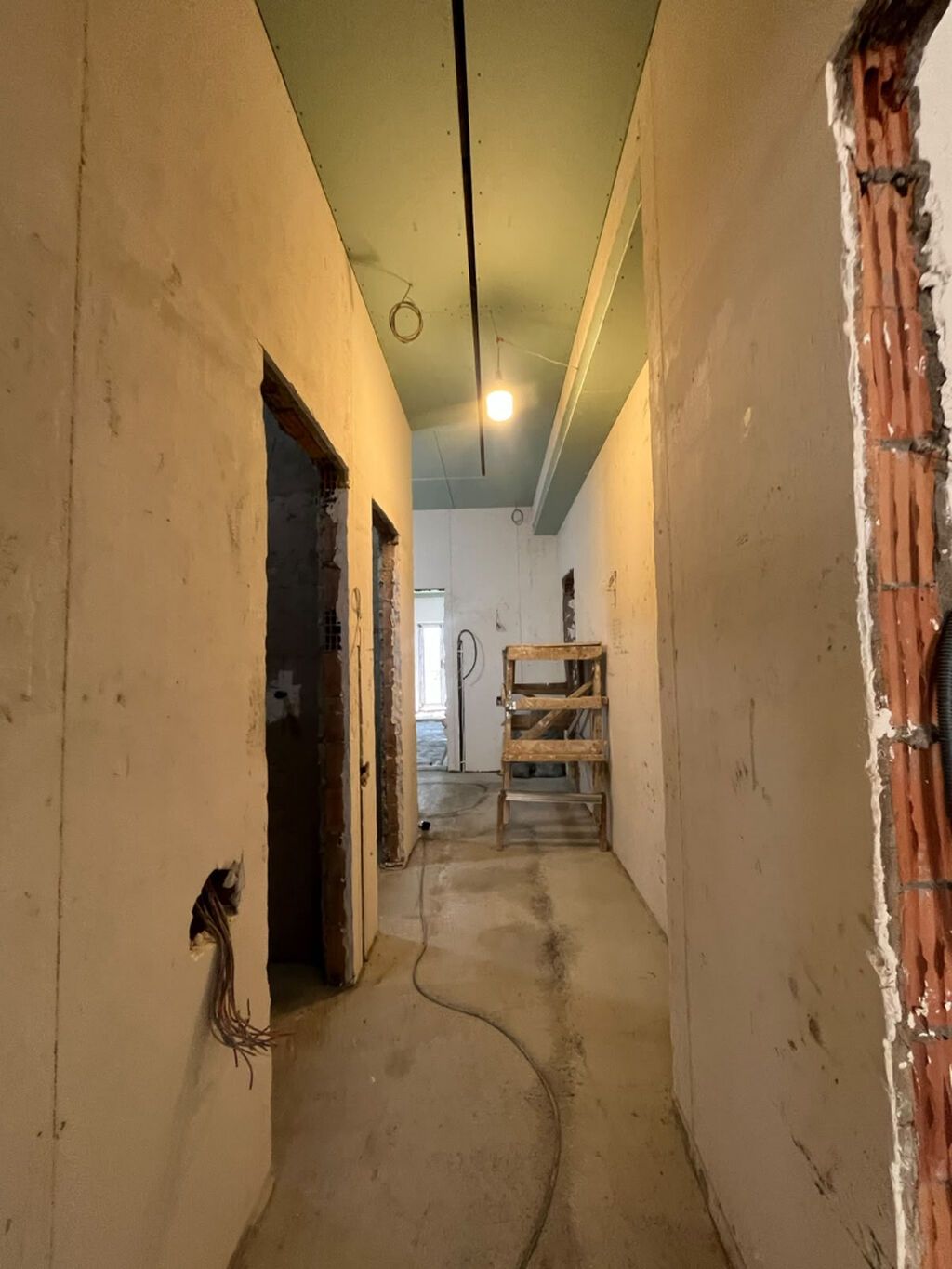 3 otaqlı, Yeni tikili, 145 kv. m
