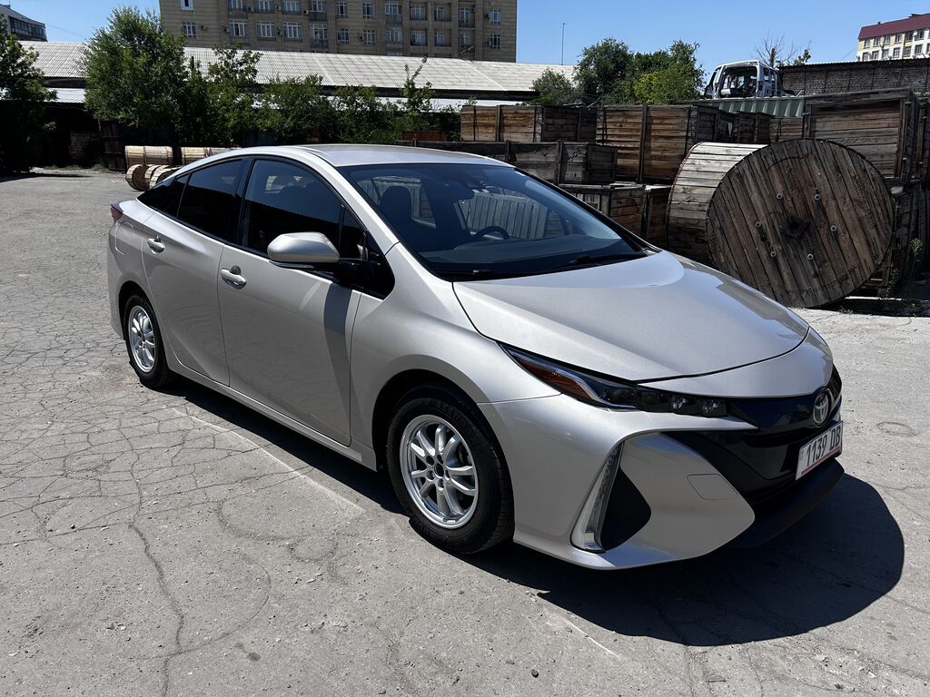 Toyota Prius: 2020 г., 1.8 л, Автомат, Электромобиль, Лифтбек: фото 3