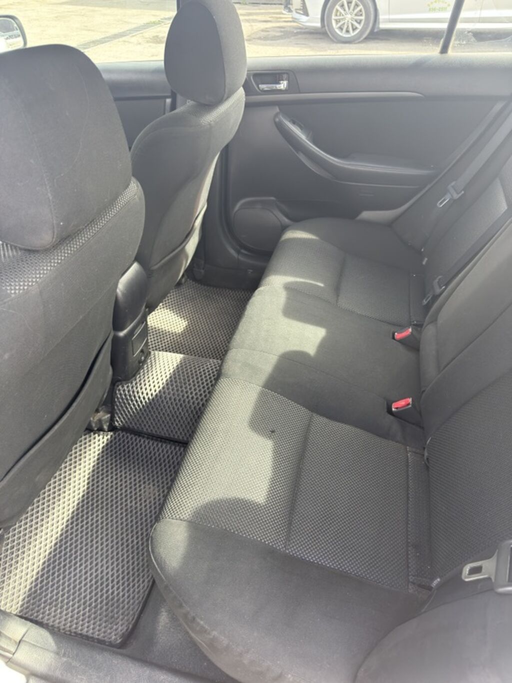 Toyota Avensis: 2004 г., 1.8 л, Автомат, Бензин, Седан: фото 8