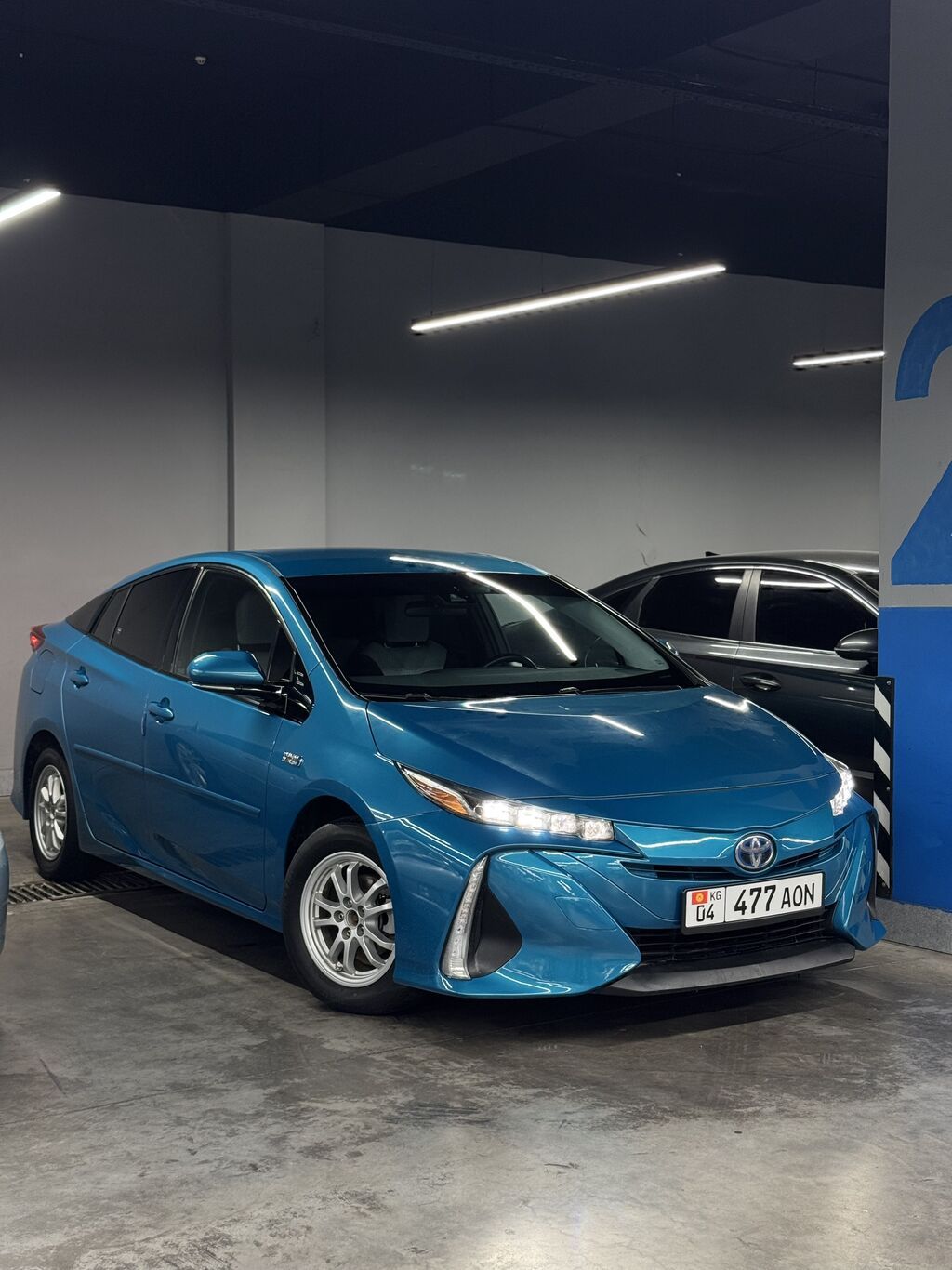 Toyota Prius: 2017 г., 1.8 л, Вариатор, Электромобиль, Лифтбек: фото 1