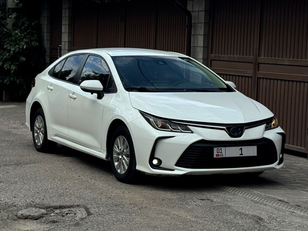 Toyota Corolla: 2021 г., 1.8 л, Вариатор, Гибрид, Седан: фото 2