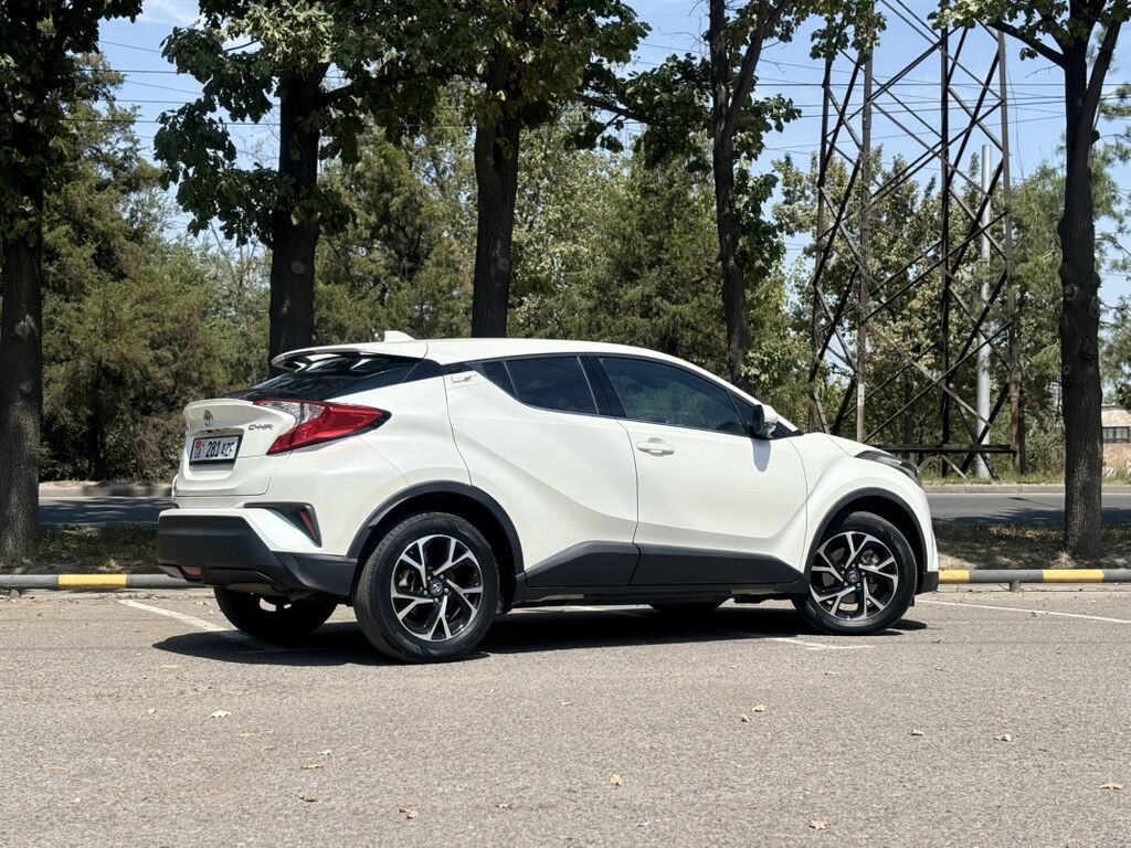 Toyota C-HR: 2020 г., 2 л, Бензин, Кроссовер: фото 2