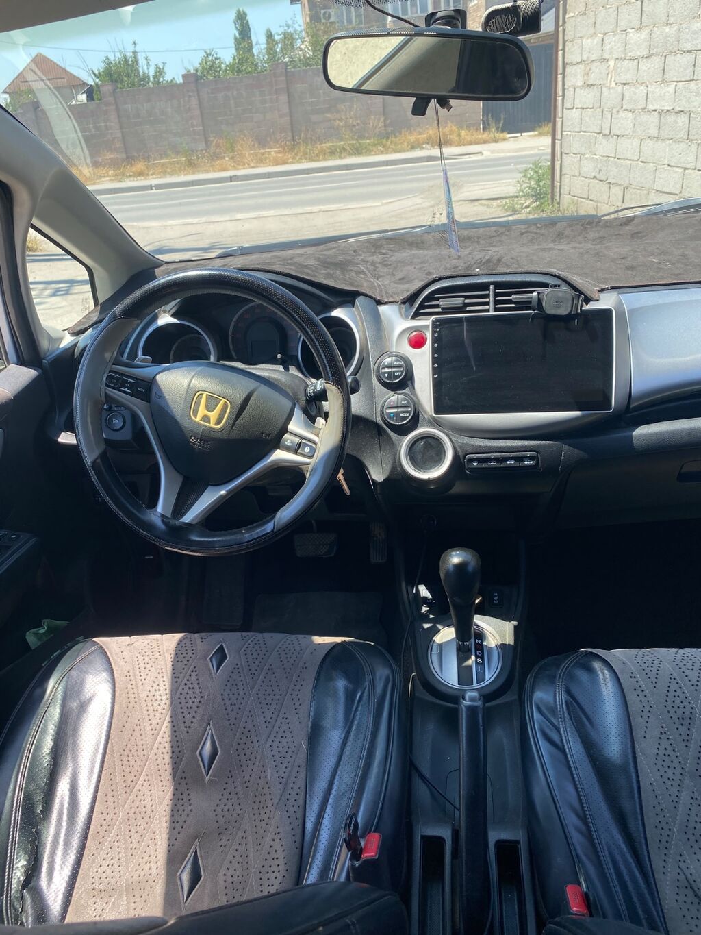 Honda Jazz: 2009 г., 1.4 л, Автомат, Бензин, Хэтчбэк — фото 4