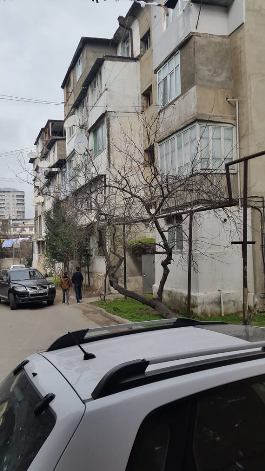 Maklerlər heç bir halda narahat etməsinlər. Mənzil İnşaatçılar