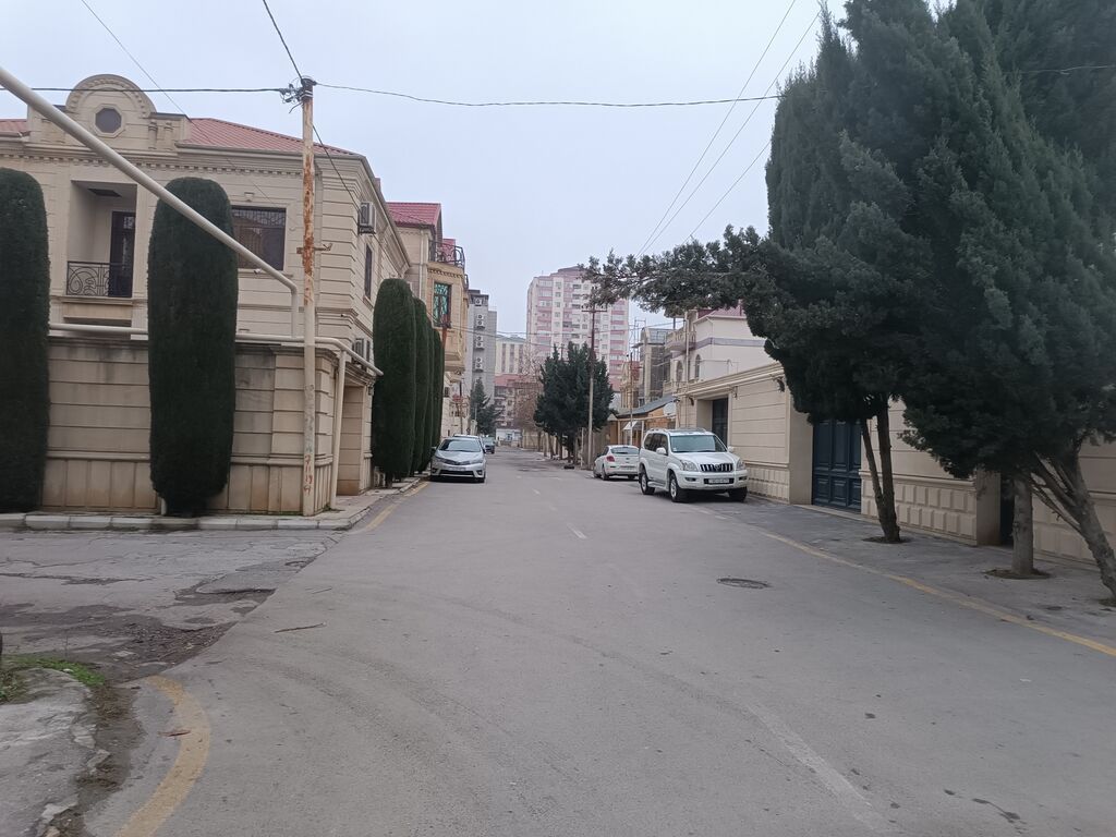 6-cı mikrorayon 3 otaqlı, 300 kv. m