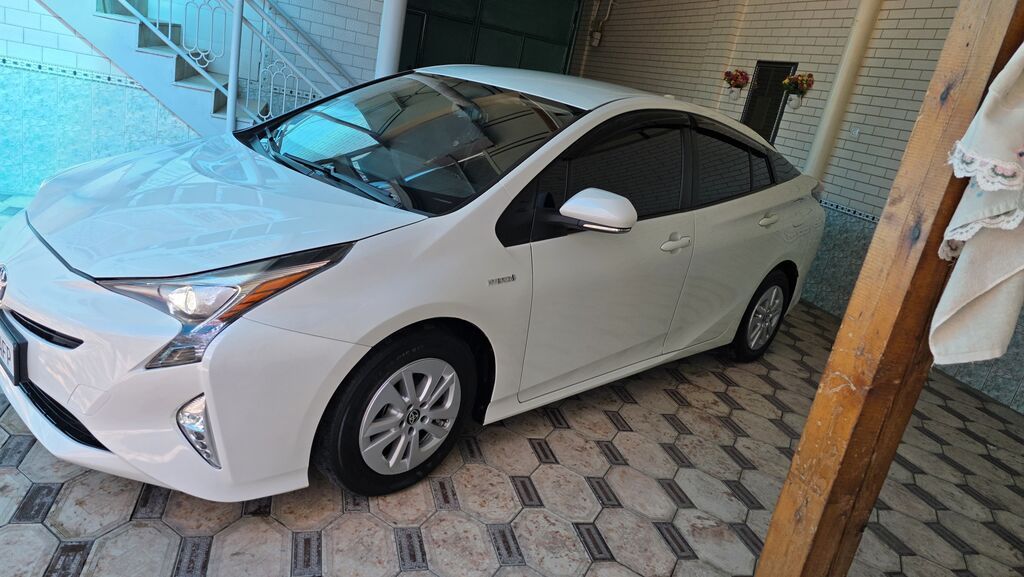 Toyota Prius: 2018 г., 1.8 л, Автомат, Гибрид, Лифтбек: фото 8