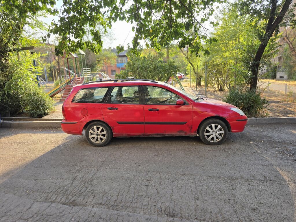 Ford Focus: 2004 г., 1.6 л, Механика, Бензин, Универсал: фото 3
