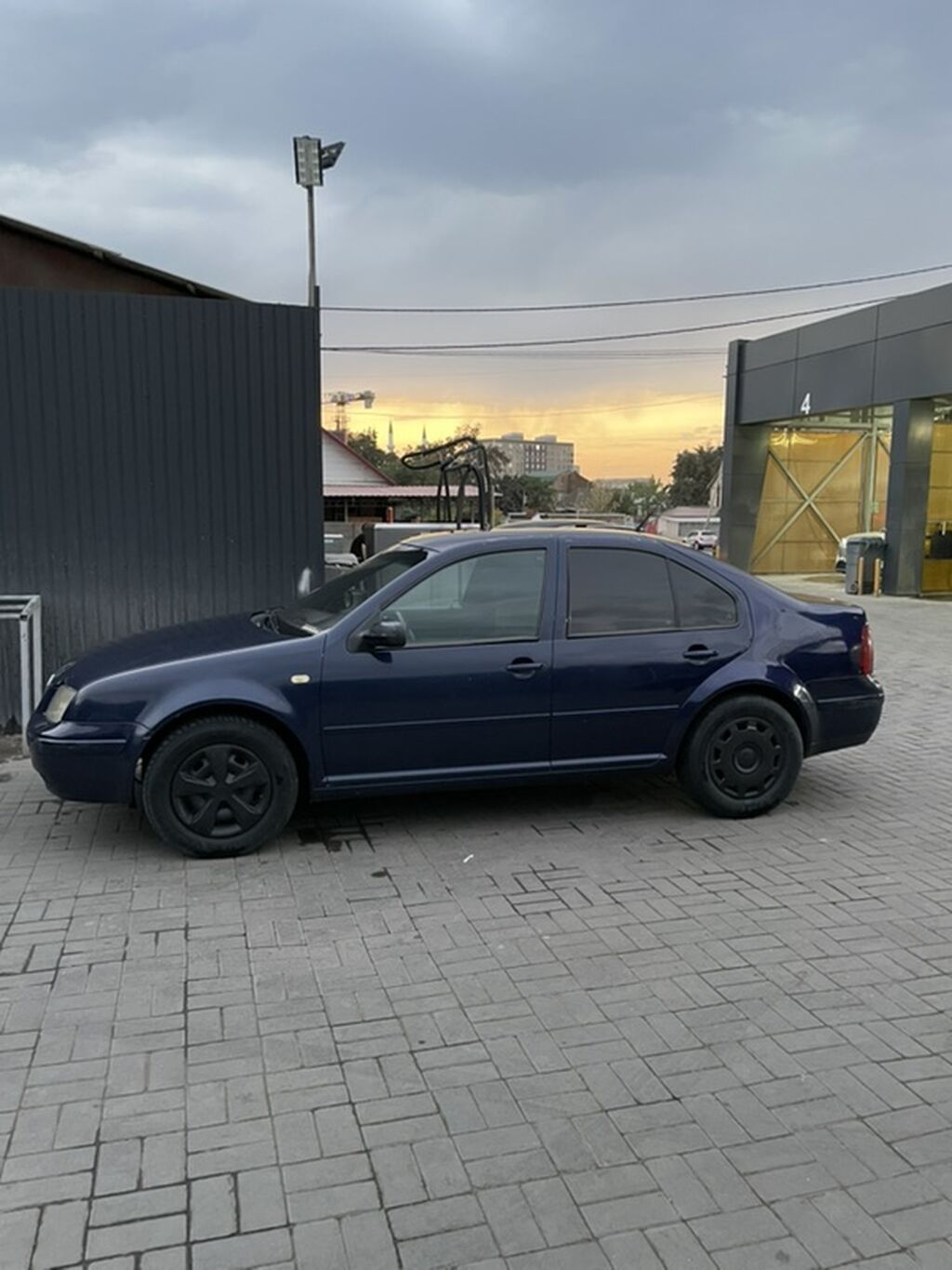 Volkswagen Bora: 1999 г., 2 л, Бензин, Седан: фото 3