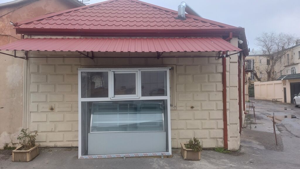 Montin 4 otaqlı, 150 kv. m, Orta təmir