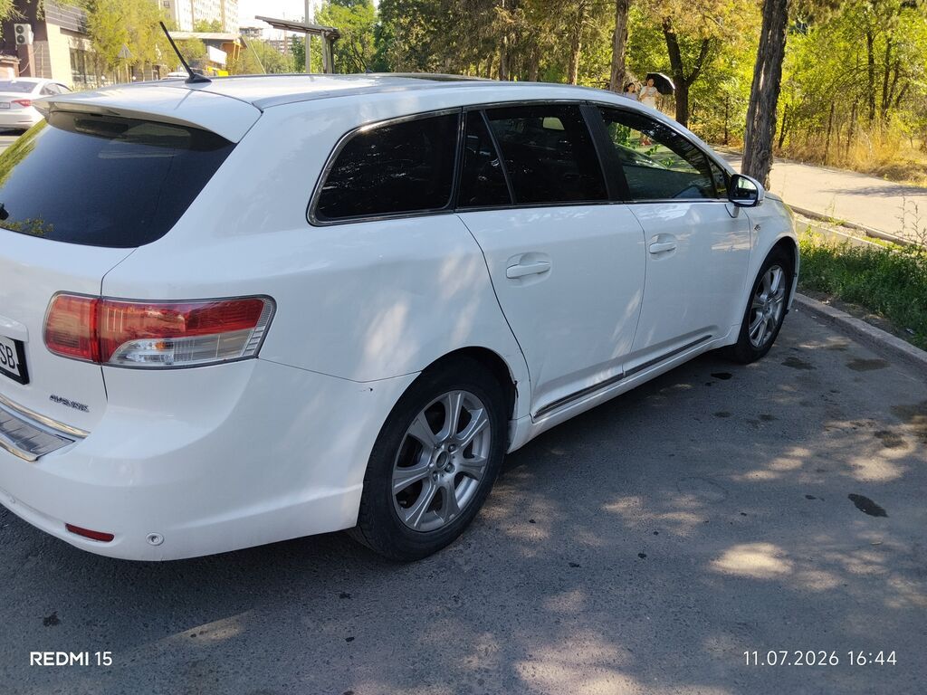 Toyota Avensis: 2009 г., 2.2 л, Автомат, Дизель, Универсал: фото 3