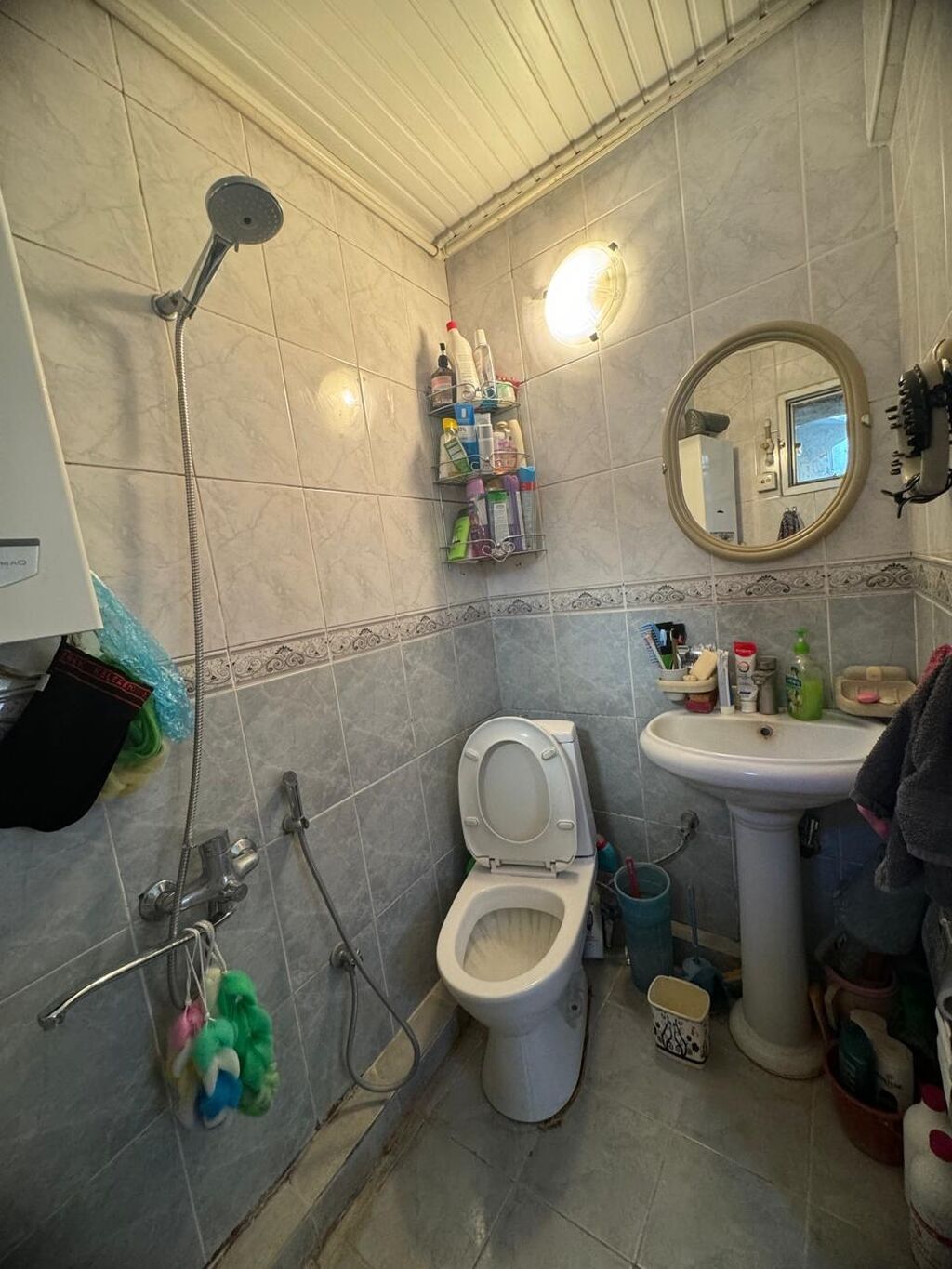 6 otaqlı, 216 kv. m, Orta təmir