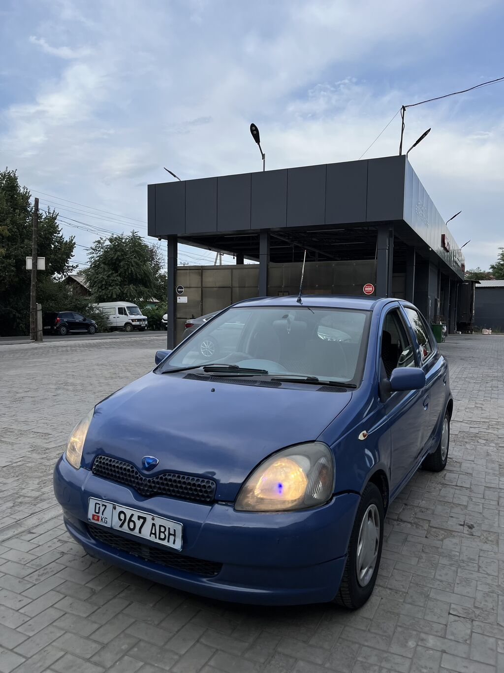 Toyota Vitz: 2000 г., 1.3 л, Автомат, Бензин, Хэтчбэк: фото 2