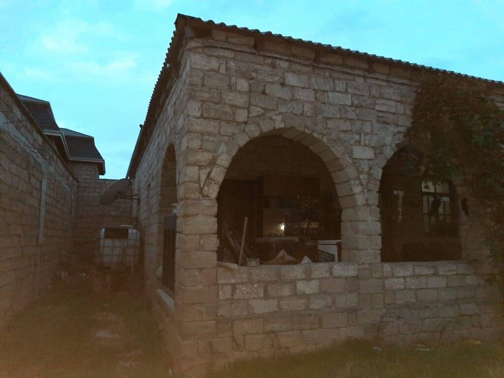 Şağan 3 otaqlı, 120 kv. m, Təmirsiz