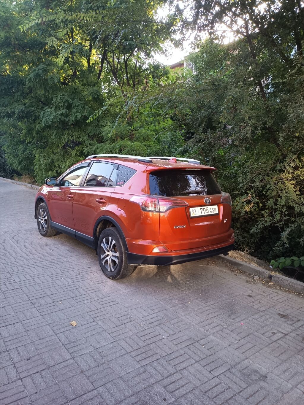 Toyota RAV4: 2016 г., 2.5 л, Автомат, Бензин, Кроссовер: фото 2