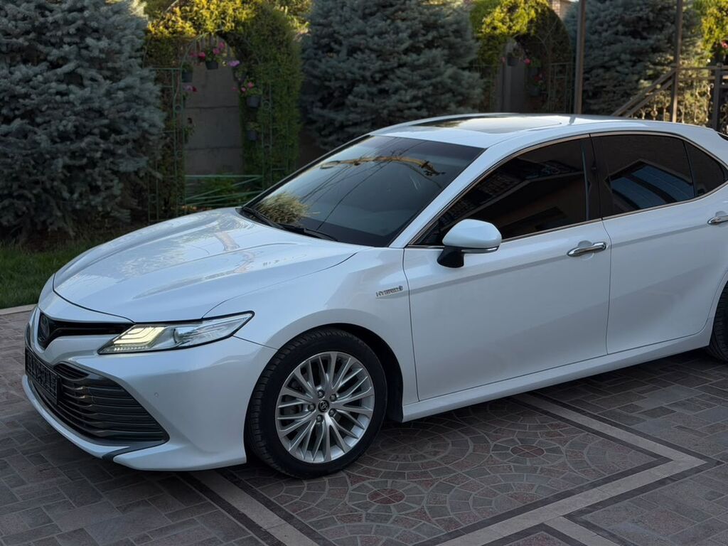 Toyota Camry: 2018 г., 2.5 л, Автомат, Гибрид, Седан: фото 3