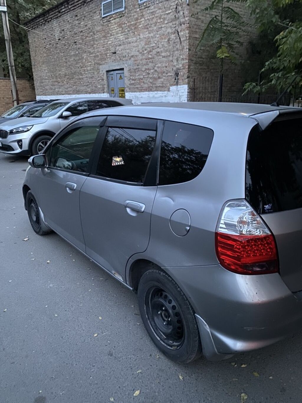 Honda Fit: 2005 г., 1.3 л, Автомат, Бензин, Хэтчбэк: фото 3