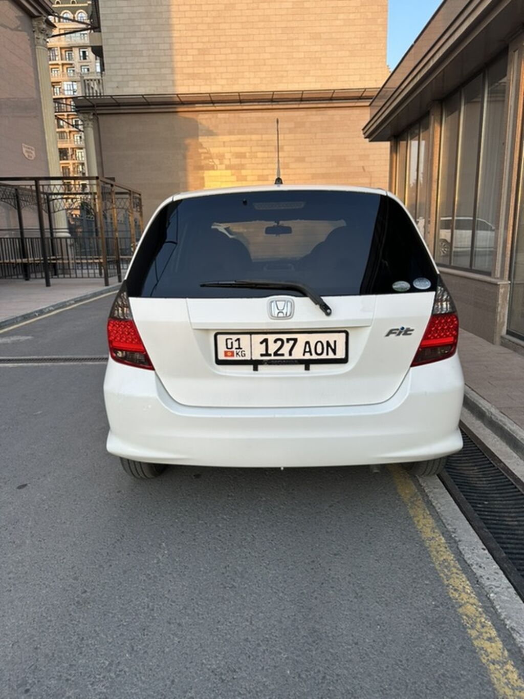 Honda Fit: 2006 г., 1.5 л, Автомат, Бензин, Хэтчбэк: фото 4