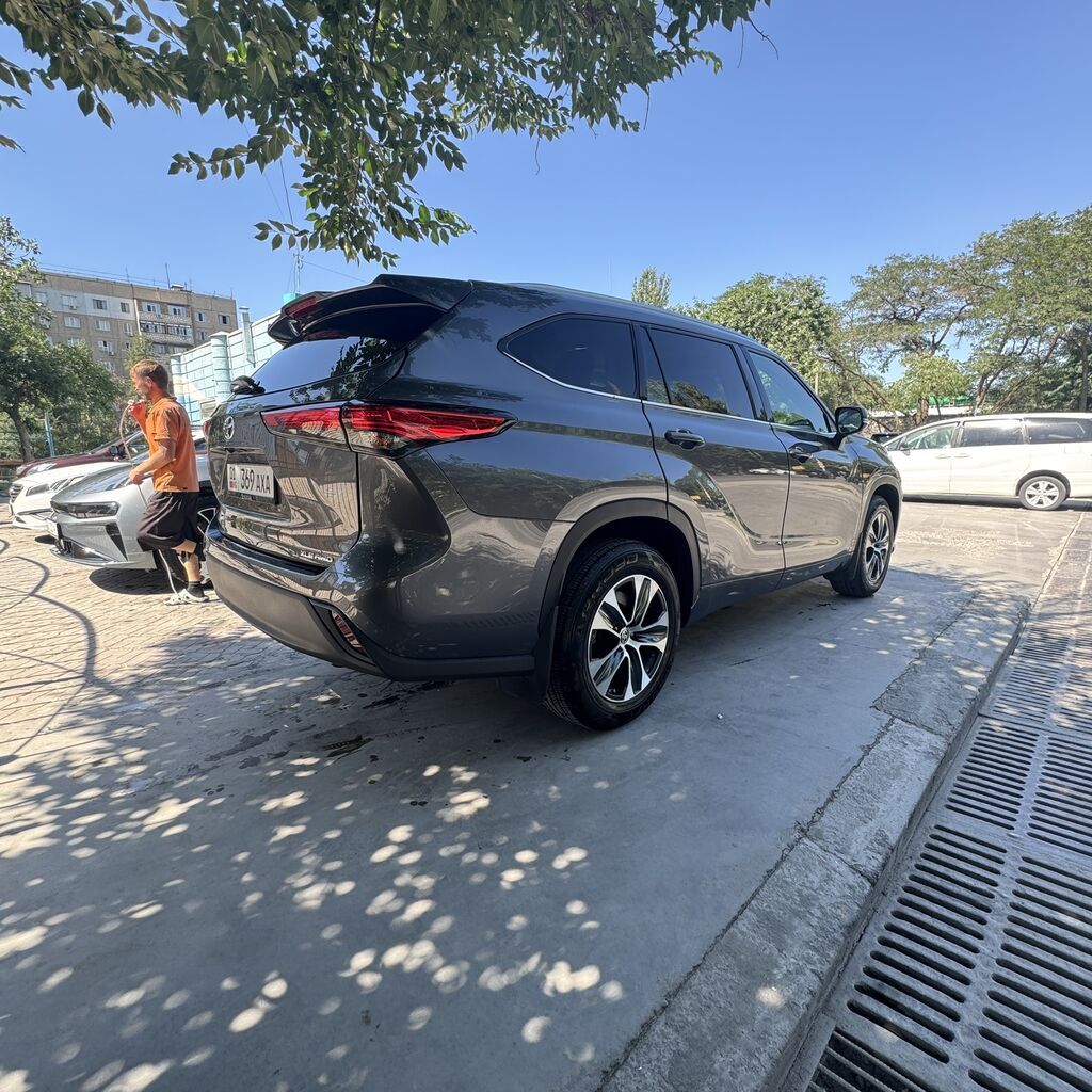 Toyota Highlander: 2021 г., 3.5 л, Автомат, Бензин, Кроссовер — фото 3