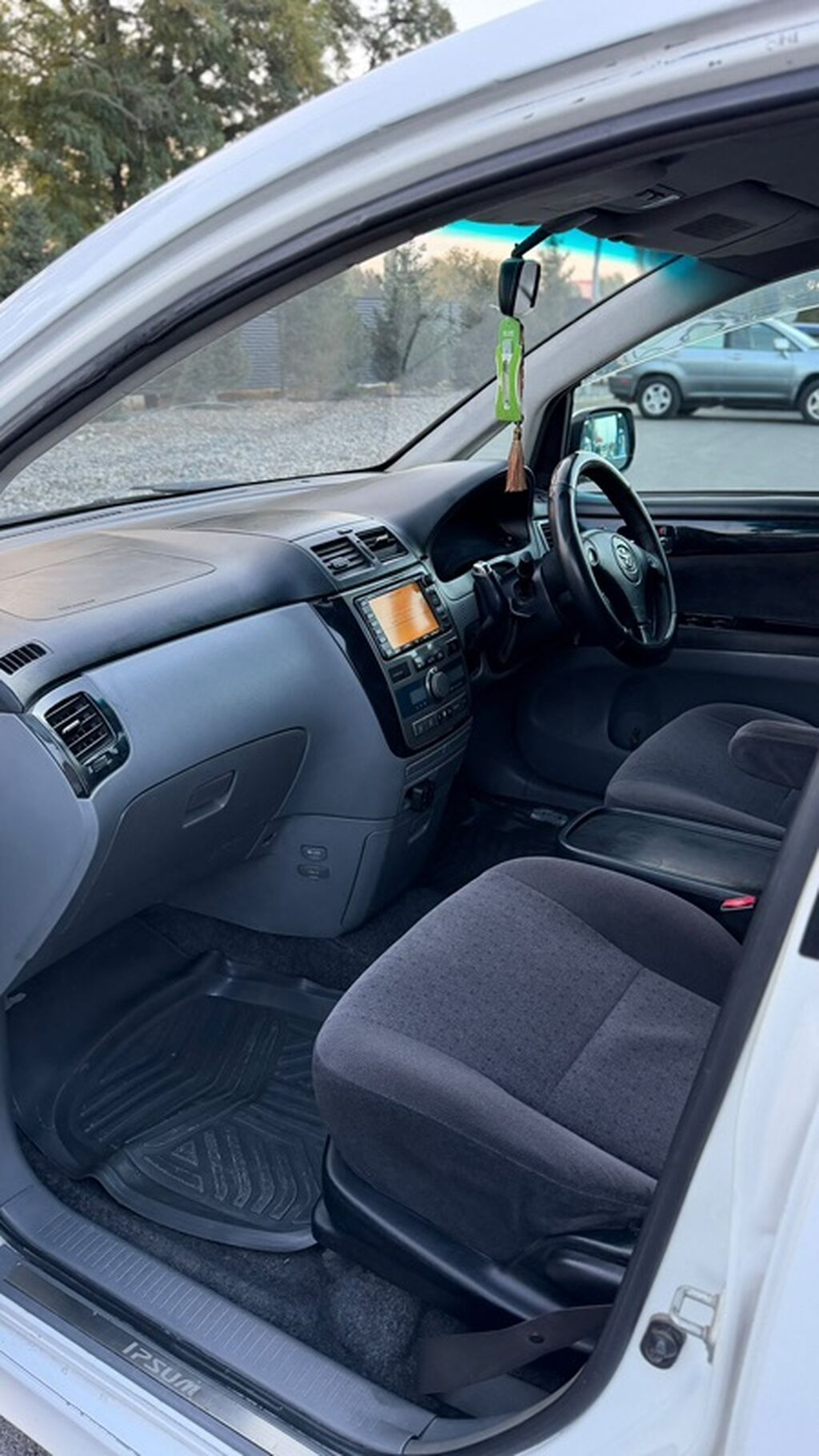 Toyota Ipsum: 2002 г., 2.4 л, Автомат, Газ, Минивэн: фото 7