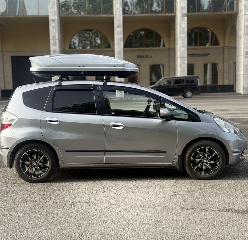 Honda Jazz: 2009 г., 1.3 л, Автомат, Бензин, Хэтчбэк: фото 8