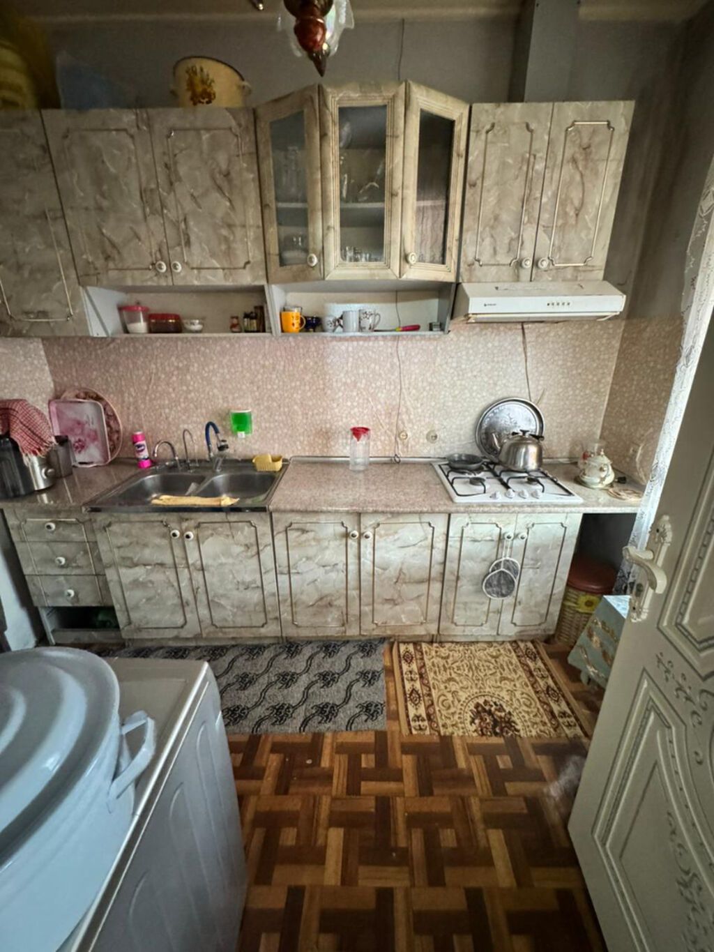 Salam. 4 xanım tələbəyə verilir (kommunal daxil). Su, qaz, internet