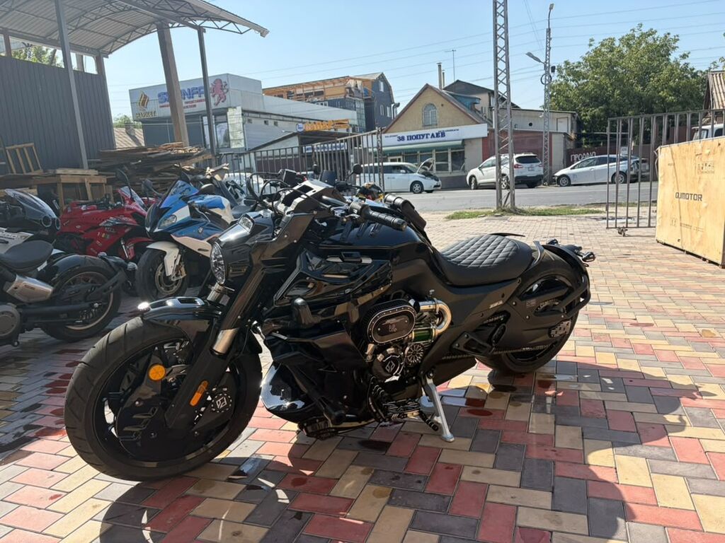BENDA LFC 700 pro Футуристический круизер-кастом в чёрном глянце/мате: фото 6